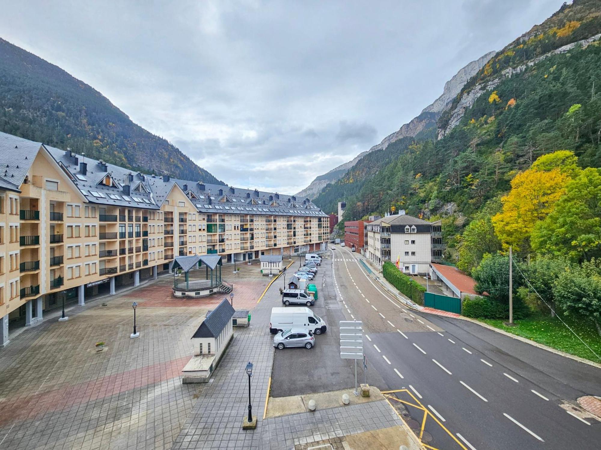 Apartamentos Canfranc 3000 ภายนอก รูปภาพ